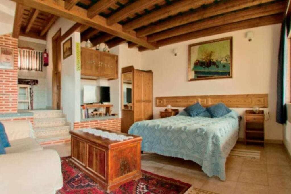 Apartamento rural El Pastor es un estudio con gran ventanal a Gredos Cabezas Bajas Exterior foto